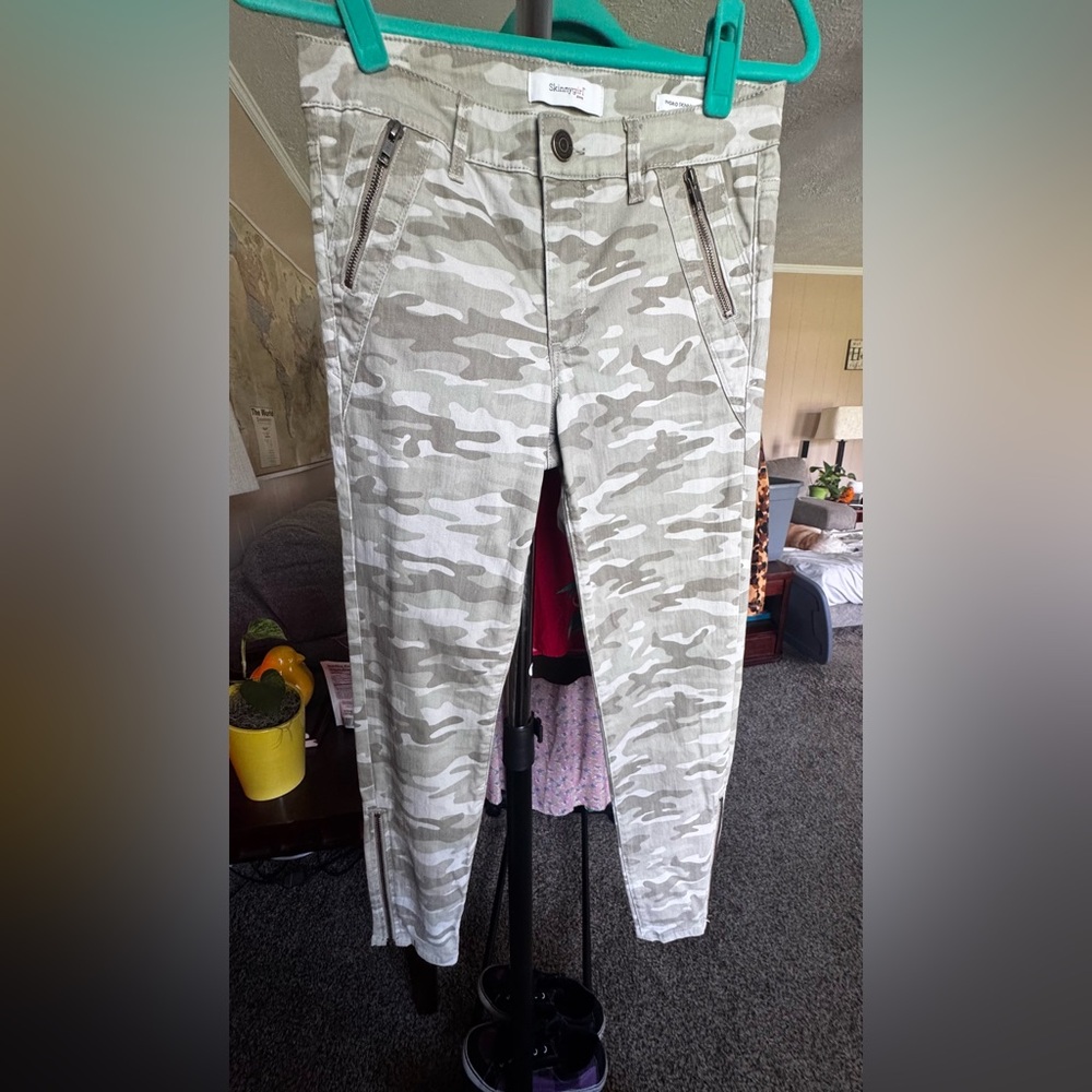 Skinny Girl Light Camo Jeans - Picture 2 of 9